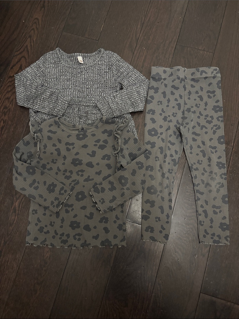 Girls' Grey Knit Top & Leopard Legging Set